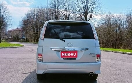Toyota ISis I, 2011 год, 1 450 000 рублей, 32 фотография