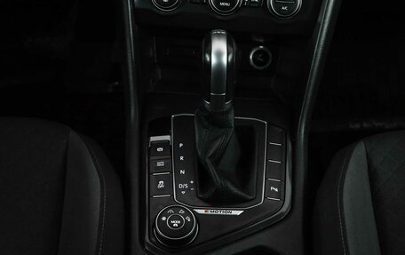 Volkswagen Tiguan II, 2017 год, 2 430 000 рублей, 16 фотография