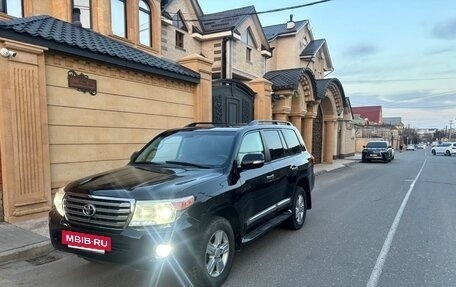 Toyota Land Cruiser 200, 2013 год, 3 100 000 рублей, 6 фотография