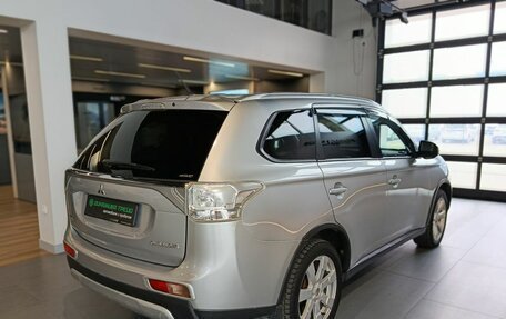 Mitsubishi Outlander III рестайлинг 3, 2014 год, 1 375 000 рублей, 4 фотография
