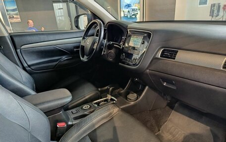 Mitsubishi Outlander III рестайлинг 3, 2014 год, 1 375 000 рублей, 8 фотография