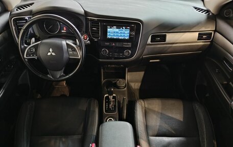 Mitsubishi Outlander III рестайлинг 3, 2014 год, 1 375 000 рублей, 12 фотография