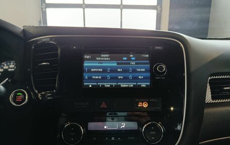 Mitsubishi Outlander III рестайлинг 3, 2014 год, 1 375 000 рублей, 11 фотография