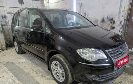 Volkswagen Touran III, 2007 год, 630 000 рублей, 2 фотография