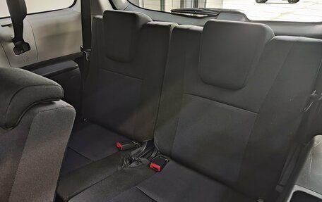 Toyota Wish II, 2012 год, 1 300 000 рублей, 19 фотография