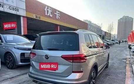 Volkswagen Touran III, 2021 год, 1 490 004 рублей, 3 фотография