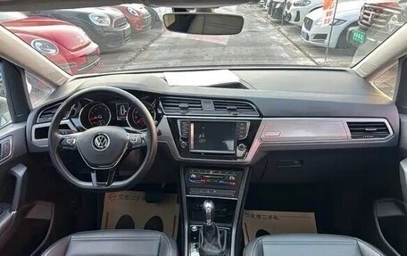 Volkswagen Touran III, 2021 год, 1 490 004 рублей, 12 фотография