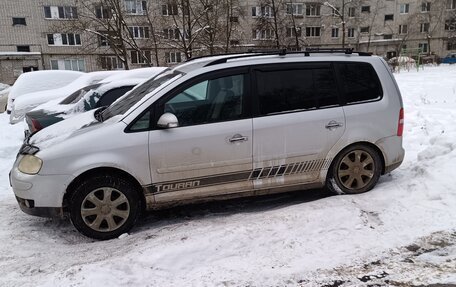 Volkswagen Touran III, 2005 год, 450 000 рублей, 3 фотография