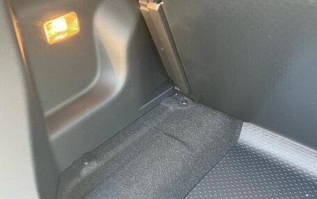 Toyota Roomy I, 2023 год, 974 000 рублей, 26 фотография