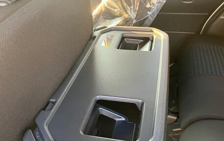 Toyota Roomy I, 2023 год, 974 000 рублей, 32 фотография