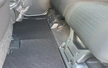 Toyota Roomy I, 2023 год, 974 000 рублей, 33 фотография