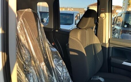 Toyota Roomy I, 2023 год, 974 000 рублей, 37 фотография