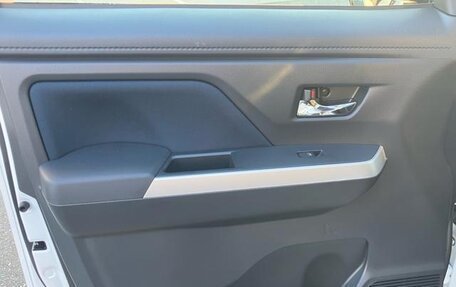 Toyota Roomy I, 2023 год, 974 000 рублей, 38 фотография