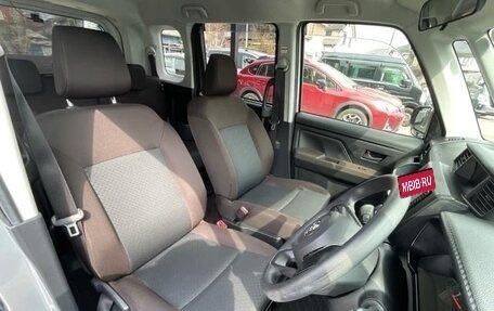 Toyota Roomy I, 2022 год, 998 000 рублей, 10 фотография