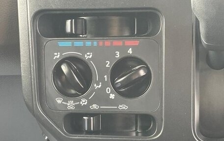 Toyota Roomy I, 2022 год, 998 000 рублей, 14 фотография