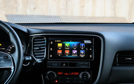 Mitsubishi Outlander III рестайлинг 3, 2019 год, 2 500 000 рублей, 10 фотография