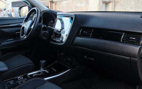 Mitsubishi Outlander III рестайлинг 3, 2019 год, 2 500 000 рублей, 7 фотография