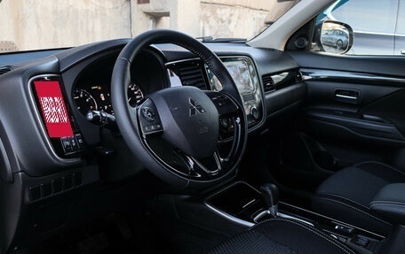 Mitsubishi Outlander III рестайлинг 3, 2019 год, 2 500 000 рублей, 12 фотография