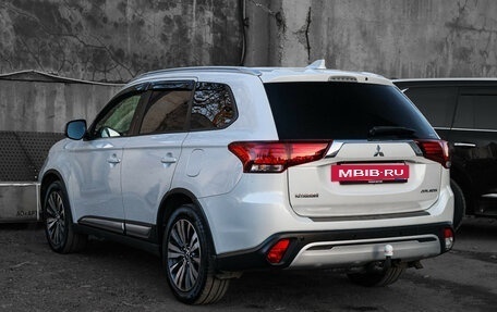 Mitsubishi Outlander III рестайлинг 3, 2019 год, 2 500 000 рублей, 6 фотография