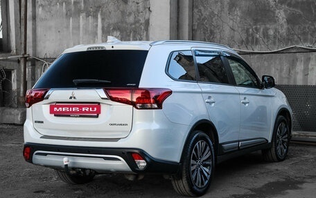 Mitsubishi Outlander III рестайлинг 3, 2019 год, 2 500 000 рублей, 4 фотография