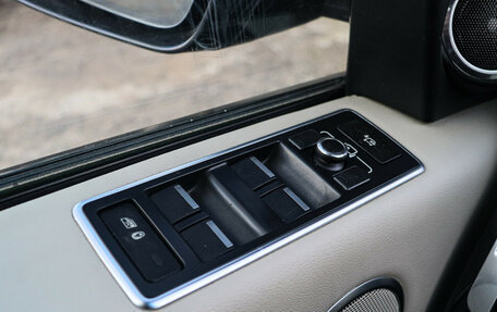 Land Rover Range Rover IV рестайлинг, 2013 год, 2 700 000 рублей, 26 фотография