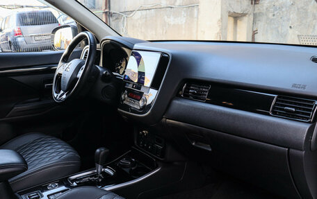 Mitsubishi Outlander III рестайлинг 3, 2019 год, 2 200 000 рублей, 7 фотография