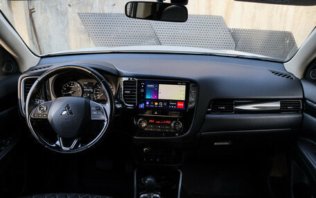 Mitsubishi Outlander III рестайлинг 3, 2019 год, 2 200 000 рублей, 9 фотография