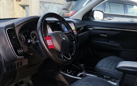 Mitsubishi Outlander III рестайлинг 3, 2019 год, 2 200 000 рублей, 12 фотография