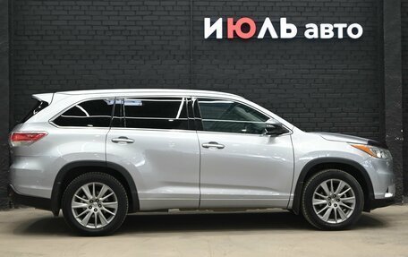 Toyota Highlander III, 2015 год, 3 050 000 рублей, 9 фотография