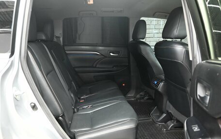 Toyota Highlander III, 2015 год, 3 050 000 рублей, 19 фотография