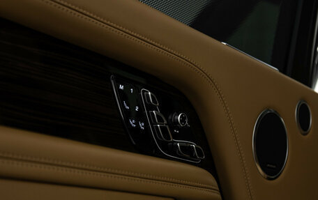 Land Rover Range Rover IV рестайлинг, 2019 год, 6 000 000 рублей, 33 фотография