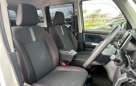 Toyota Roomy I, 2023 год, 960 000 рублей, 9 фотография