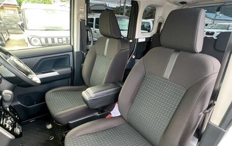 Toyota Roomy I, 2023 год, 960 000 рублей, 25 фотография