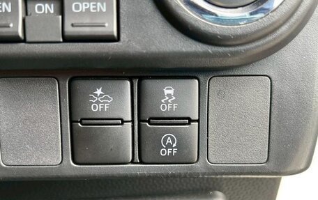 Toyota Roomy I, 2023 год, 960 000 рублей, 23 фотография