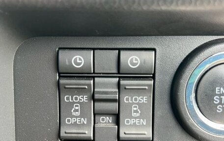 Toyota Roomy I, 2023 год, 960 000 рублей, 18 фотография