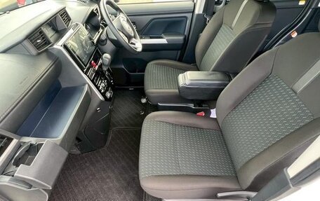 Toyota Roomy I, 2023 год, 960 000 рублей, 30 фотография