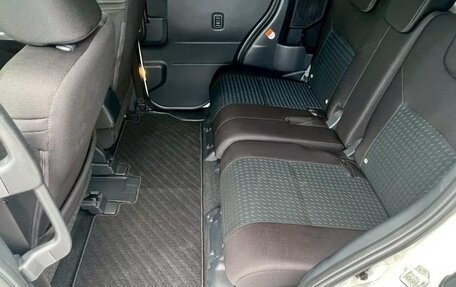 Toyota Roomy I, 2023 год, 960 000 рублей, 29 фотография