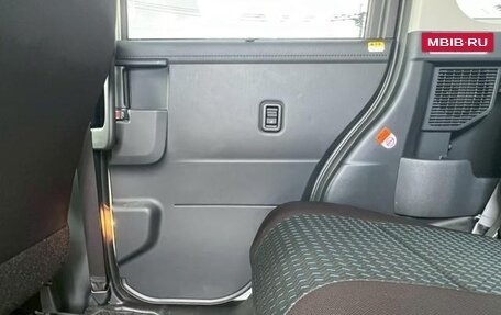 Toyota Roomy I, 2023 год, 960 000 рублей, 28 фотография