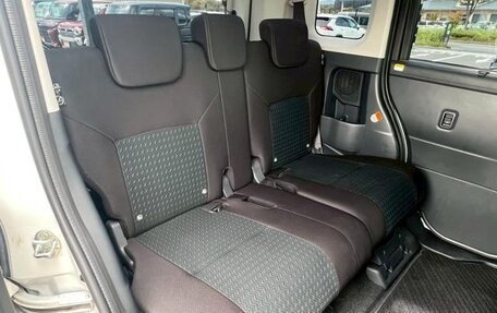 Toyota Roomy I, 2023 год, 960 000 рублей, 33 фотография