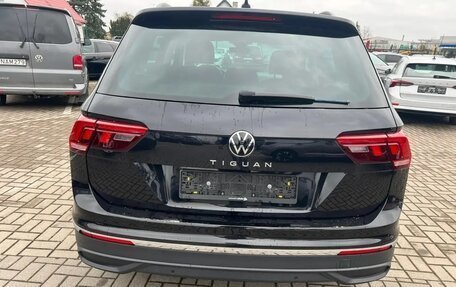 Volkswagen Tiguan II, 2021 год, 2 632 000 рублей, 6 фотография