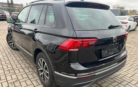 Volkswagen Tiguan II, 2021 год, 2 632 000 рублей, 3 фотография