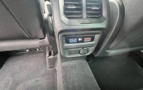 Volkswagen Tiguan II, 2021 год, 2 632 000 рублей, 8 фотография