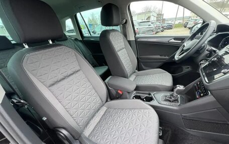 Volkswagen Tiguan II, 2021 год, 2 632 000 рублей, 14 фотография