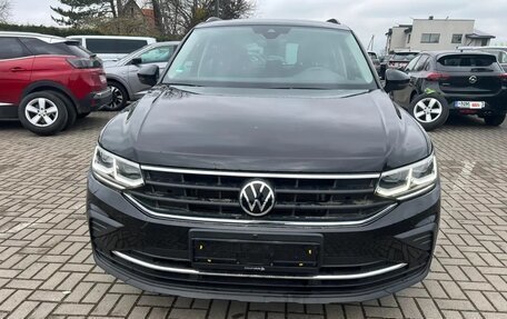 Volkswagen Tiguan II, 2021 год, 2 632 000 рублей, 5 фотография