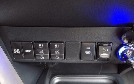 Toyota RAV4, 2019 год, 2 700 000 рублей, 5 фотография