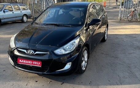 Hyundai Solaris II рестайлинг, 2012 год, 600 000 рублей, 1 фотография