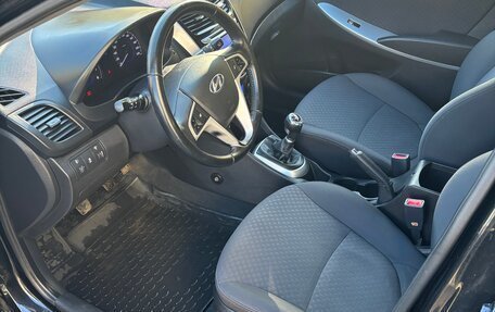 Hyundai Solaris II рестайлинг, 2012 год, 600 000 рублей, 5 фотография