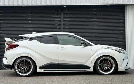 Toyota C-HR I рестайлинг, 2023 год, 1 590 000 рублей, 7 фотография