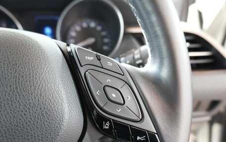 Toyota C-HR I рестайлинг, 2023 год, 1 590 000 рублей, 22 фотография