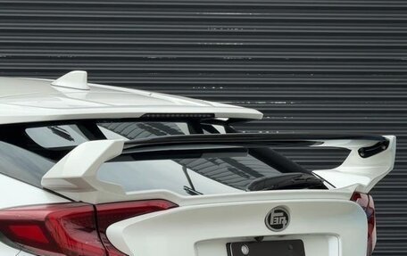 Toyota C-HR I рестайлинг, 2023 год, 1 590 000 рублей, 12 фотография